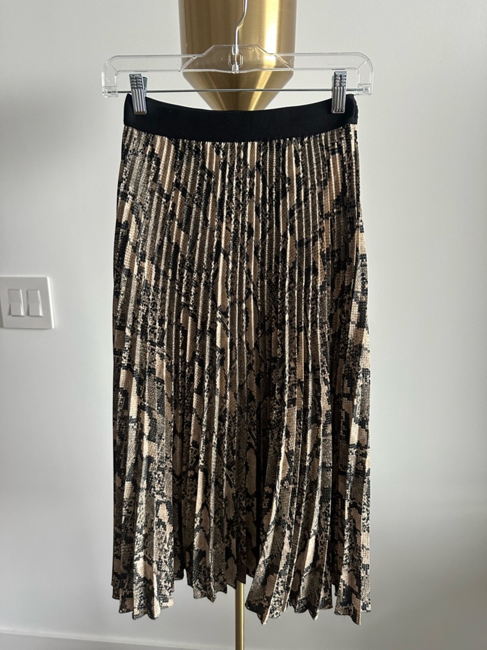 H&M - Pleated Snake-Print Midi Skirt in Black and Cream - XS
